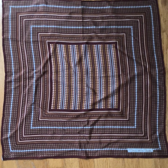 Oscar De La Renta. Street Accessory. 100% Silk. Made In Japan. 25" X 25 - Picture 8 of 16